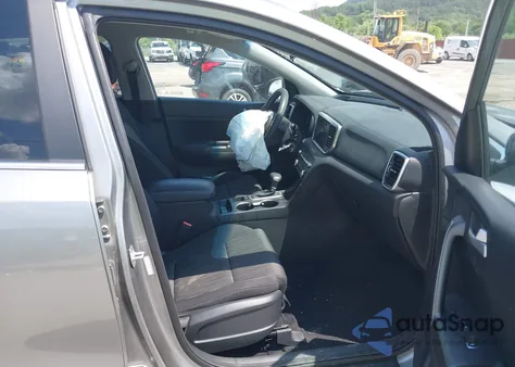 2020 Kia Sportage Lx z USA, uszkodzony, nr VIN KNDPMCAC4L7629950